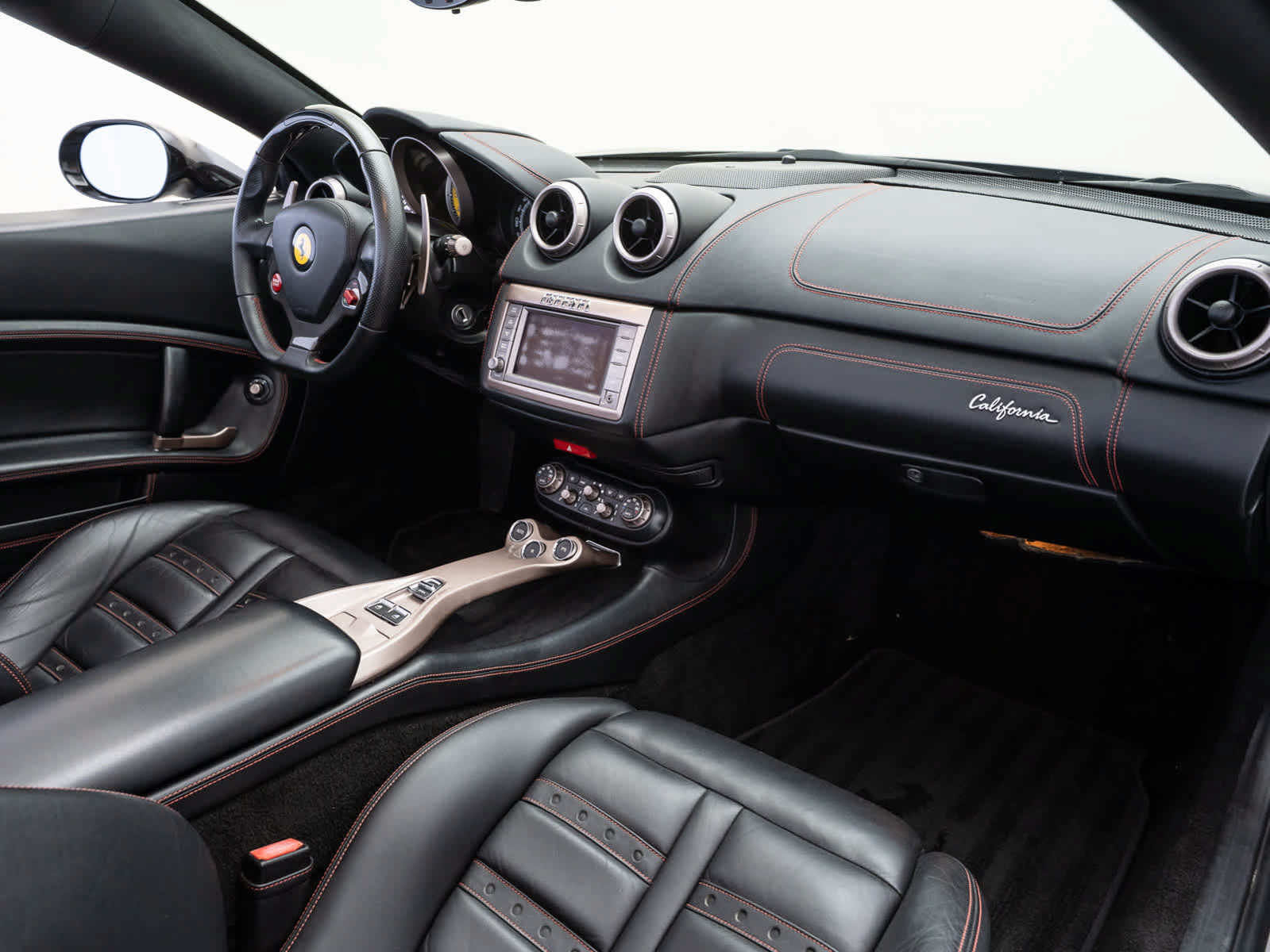 Used 2014 Ferrari California RWD image 13