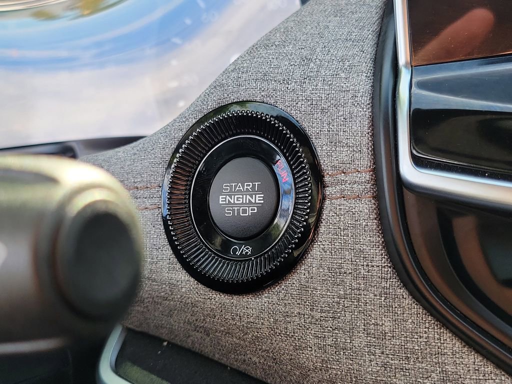 Used 2023 Jeep Compass Latitude w/ Sun and Sound Group image 11