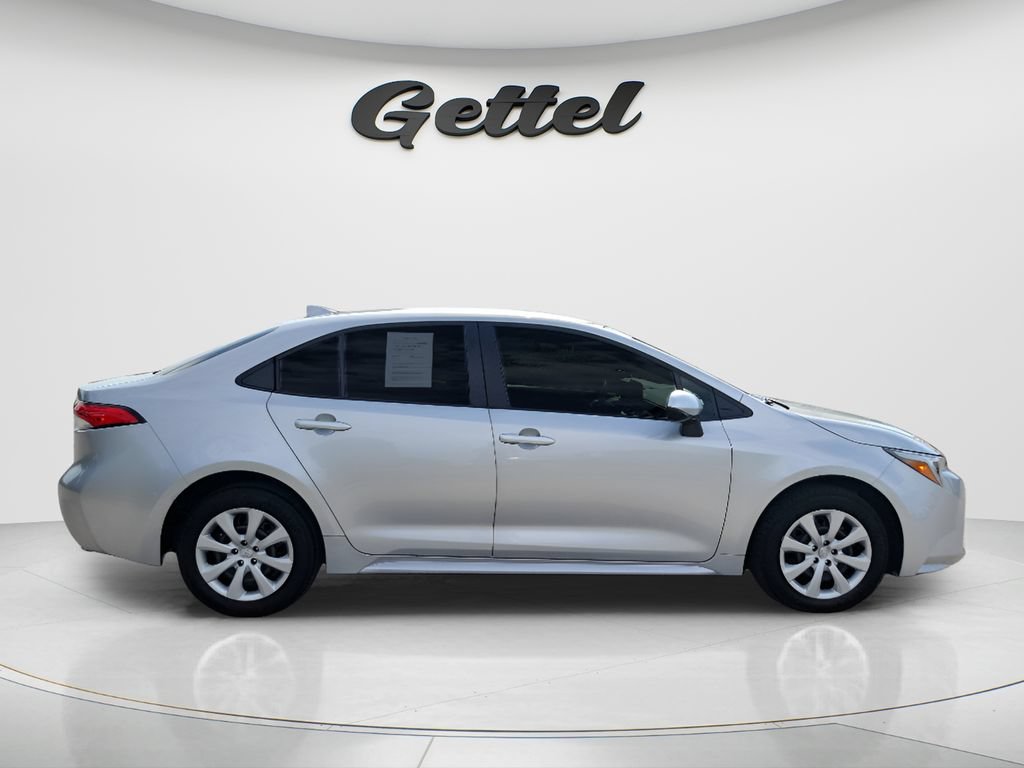 Certified 2025 Toyota Corolla LE FWD image 4