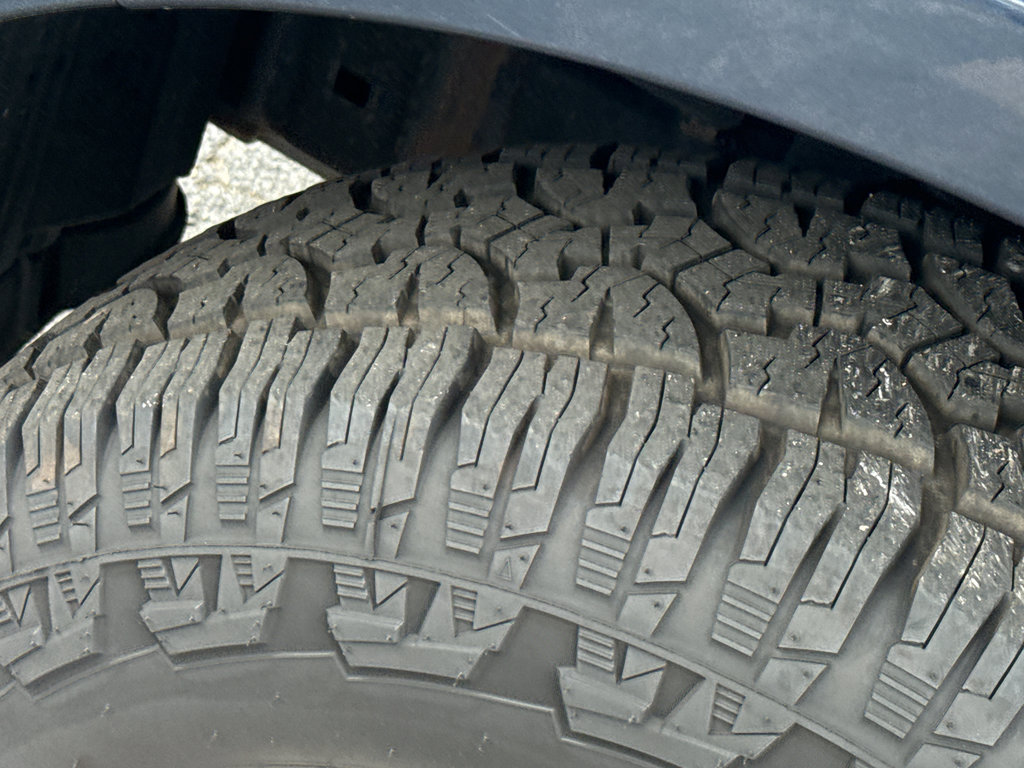 Used 2019 Nissan Frontier SV image 11