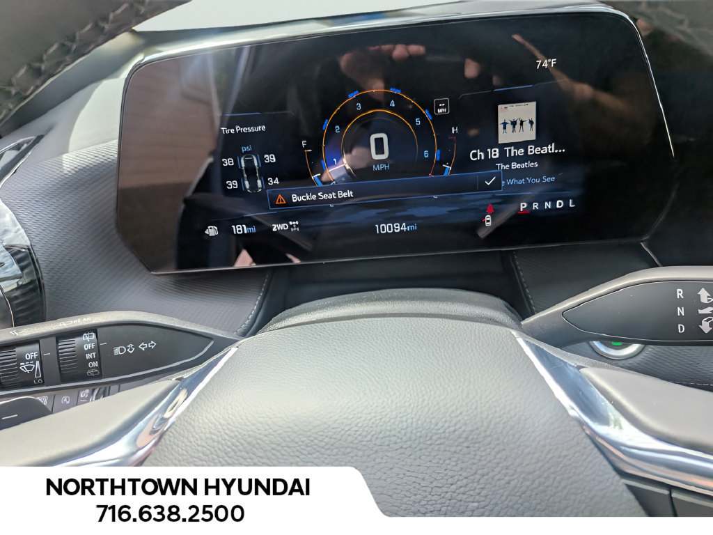 Used 2025 Chevrolet Equinox LT w/ Safety and Technology Package AWD/4WD image 8