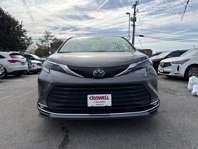 Used 2024 Toyota Sienna XLE image 8
