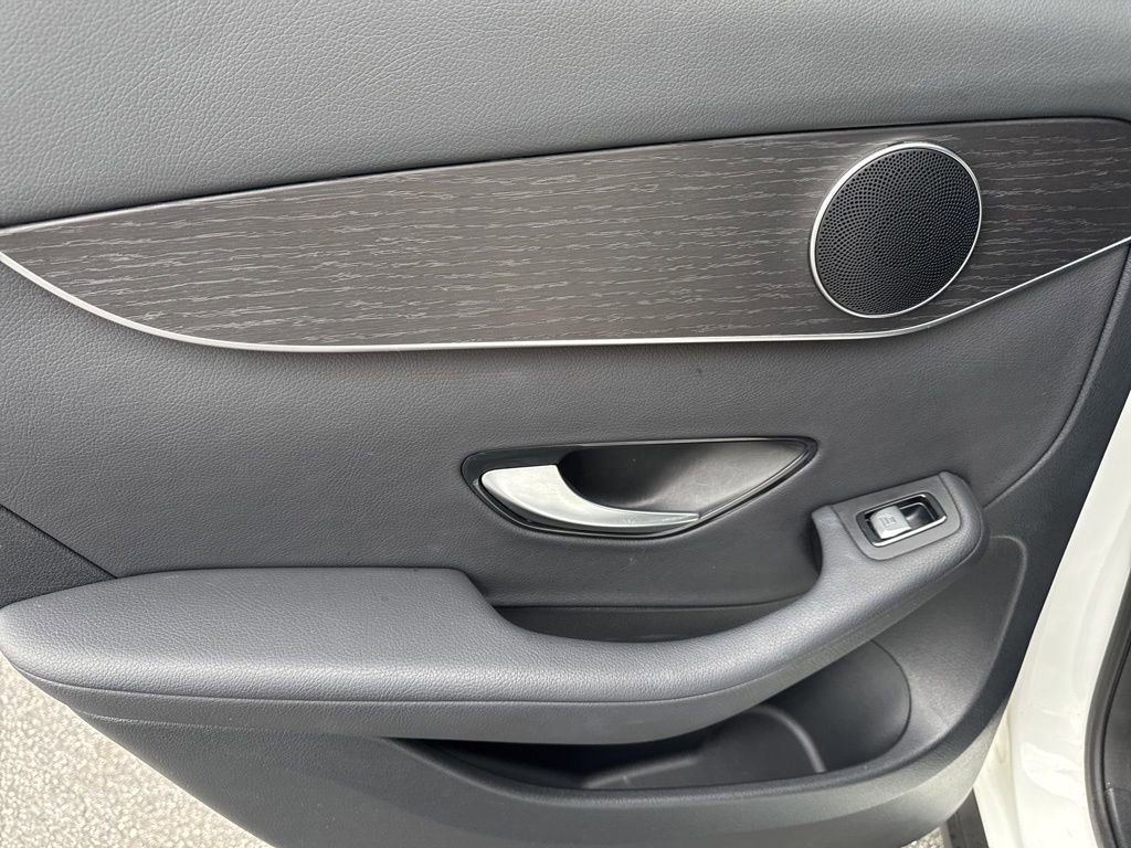 Used 2022 Mercedes-Benz GLC 300 4MATIC w/ Multimedia Package Lite image 13