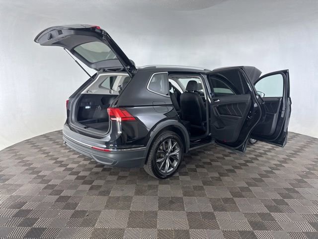 Used 2022 Volkswagen Tiguan SE AWD/4WD image 14