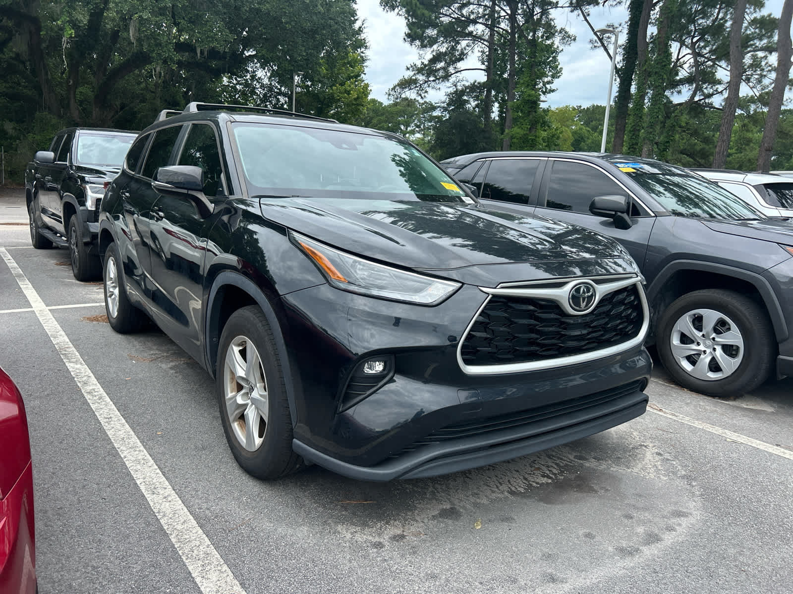Used 2023 Toyota Highlander LE FWD image 5