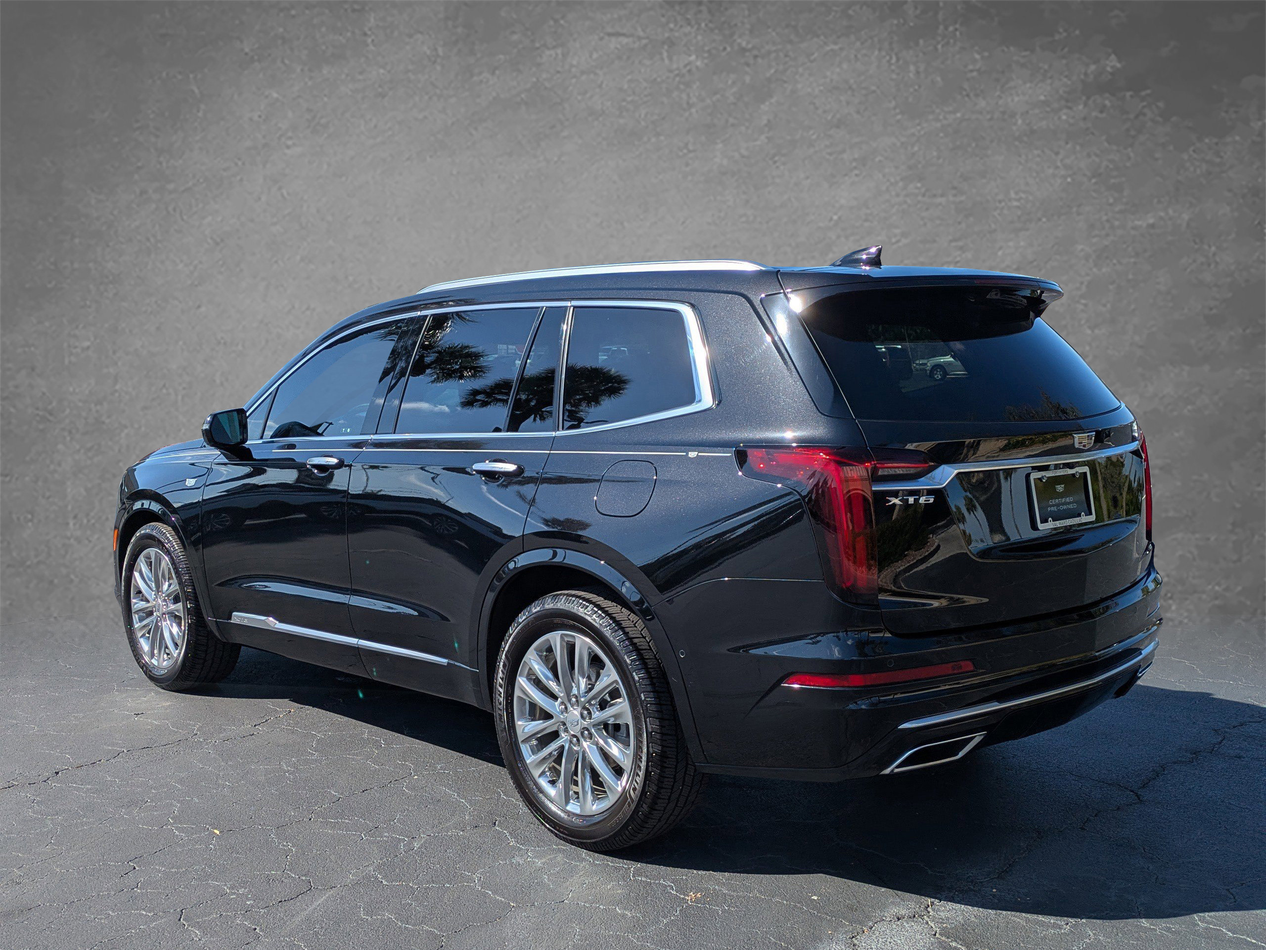 Certified 2023 Cadillac XT6 Premium Luxury w/ Technology Package image 4