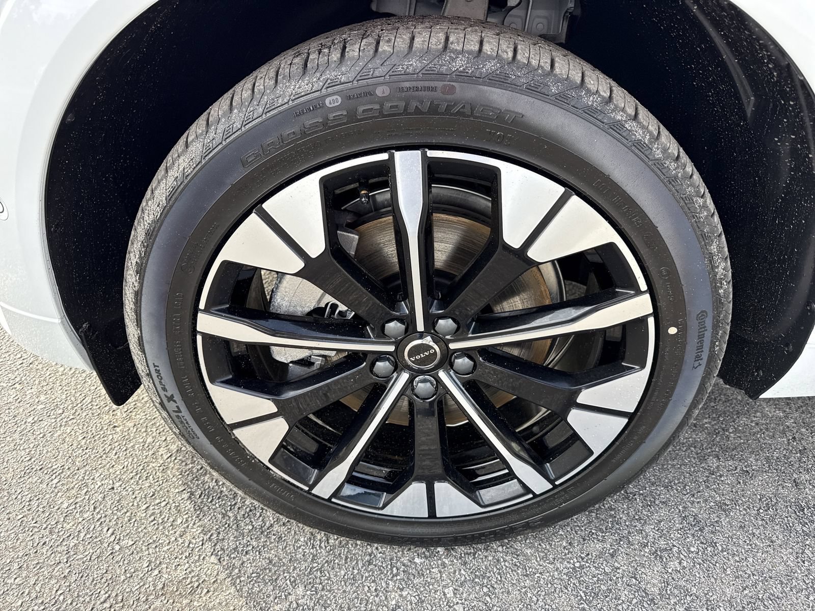 New 2026 Volvo XC60 T8 Plus w/ Protection Package Premier AWD/4WD image 9
