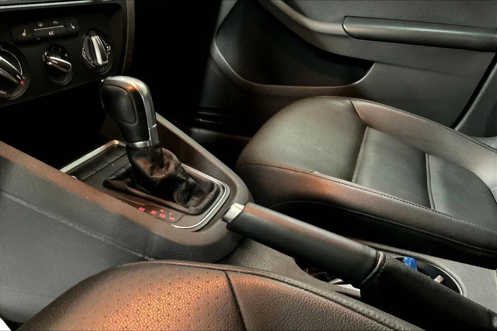 Used 2017 Volkswagen Jetta SE image 19
