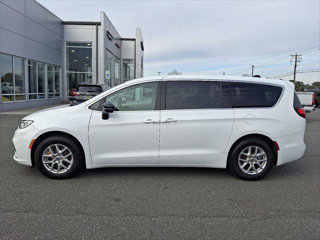 Certified 2024 Chrysler Pacifica Touring-L image 7