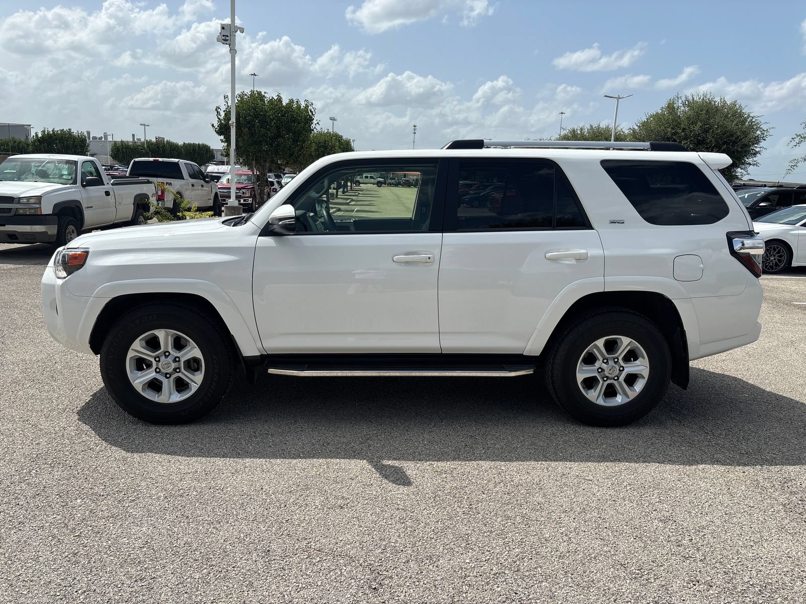 Used 2021 Toyota 4Runner SR5 Premium w/ Moonroof Package RWD image 2