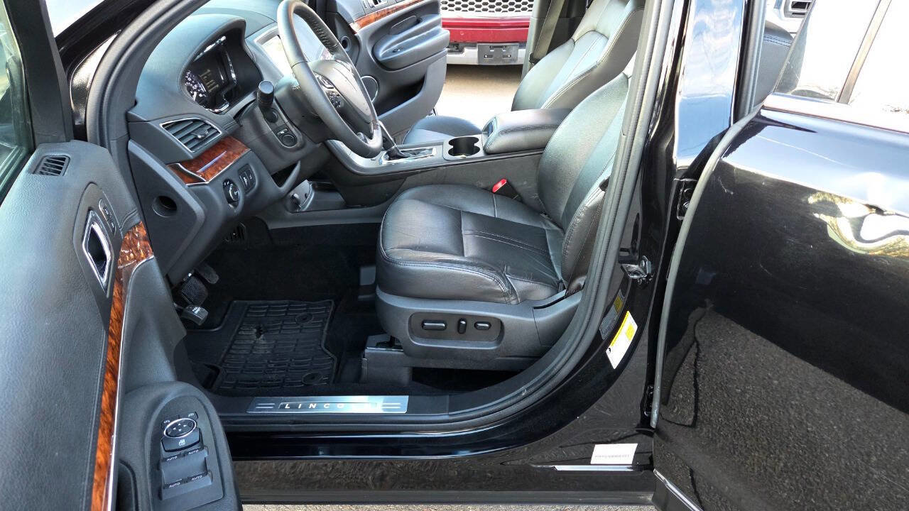 Used 2019 Lincoln MKT AWD image 25