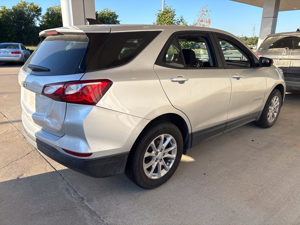 Used 2020 Chevrolet Equinox LS w/ LPO, Floor Liner Package FWD image 3