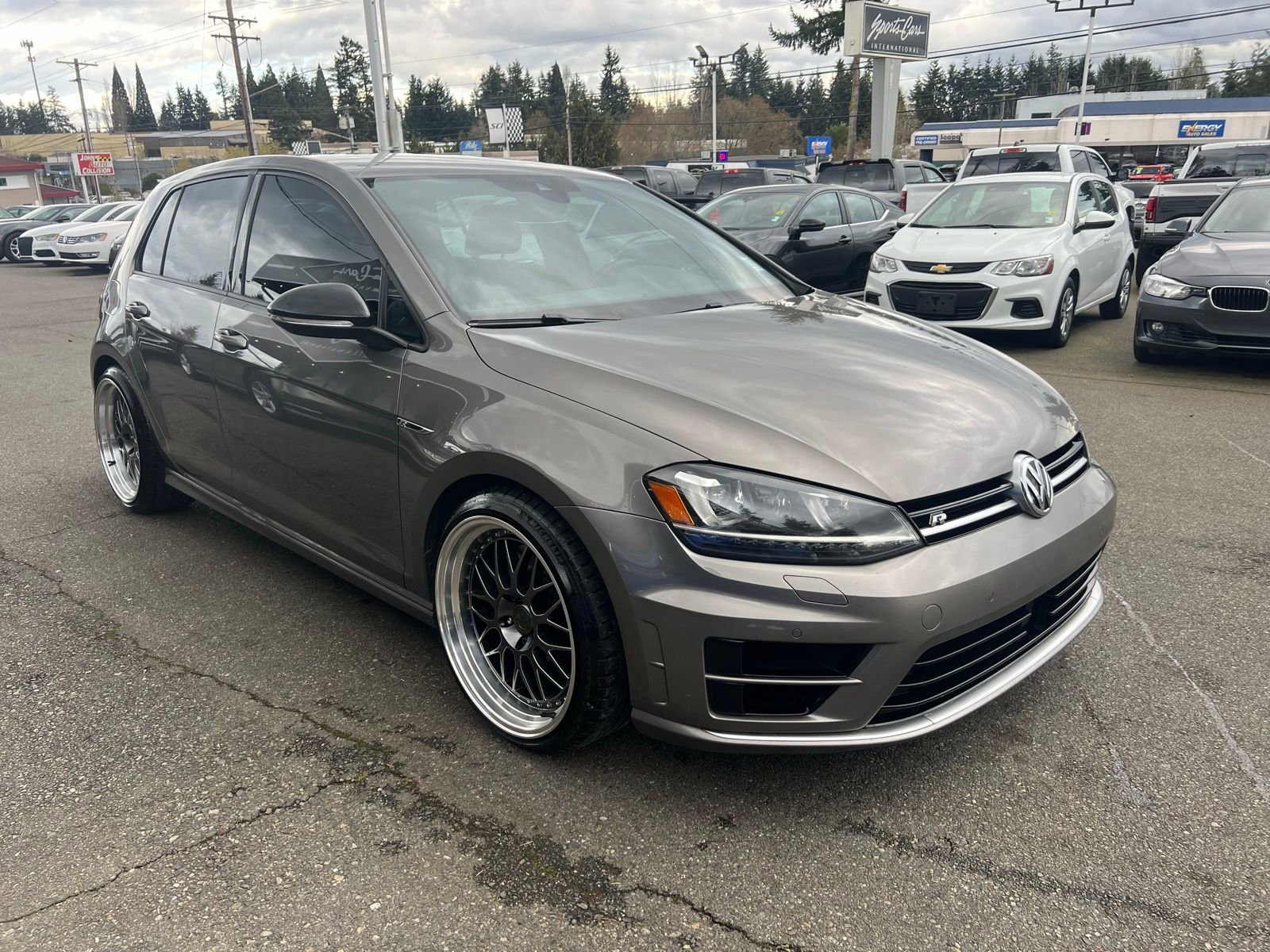 Used 2017 Volkswagen Golf R 4-Door AWD/4WD image 7