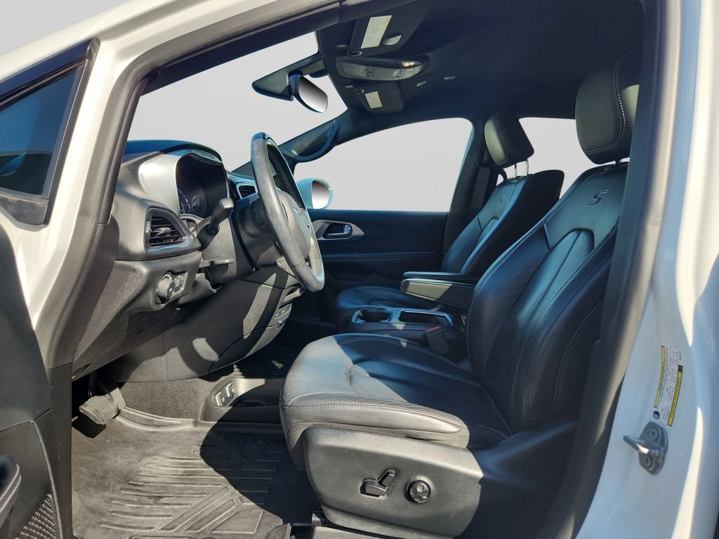 Used 2019 Chrysler Pacifica Touring-L Plus w/ S Appearance Package FWD image 10