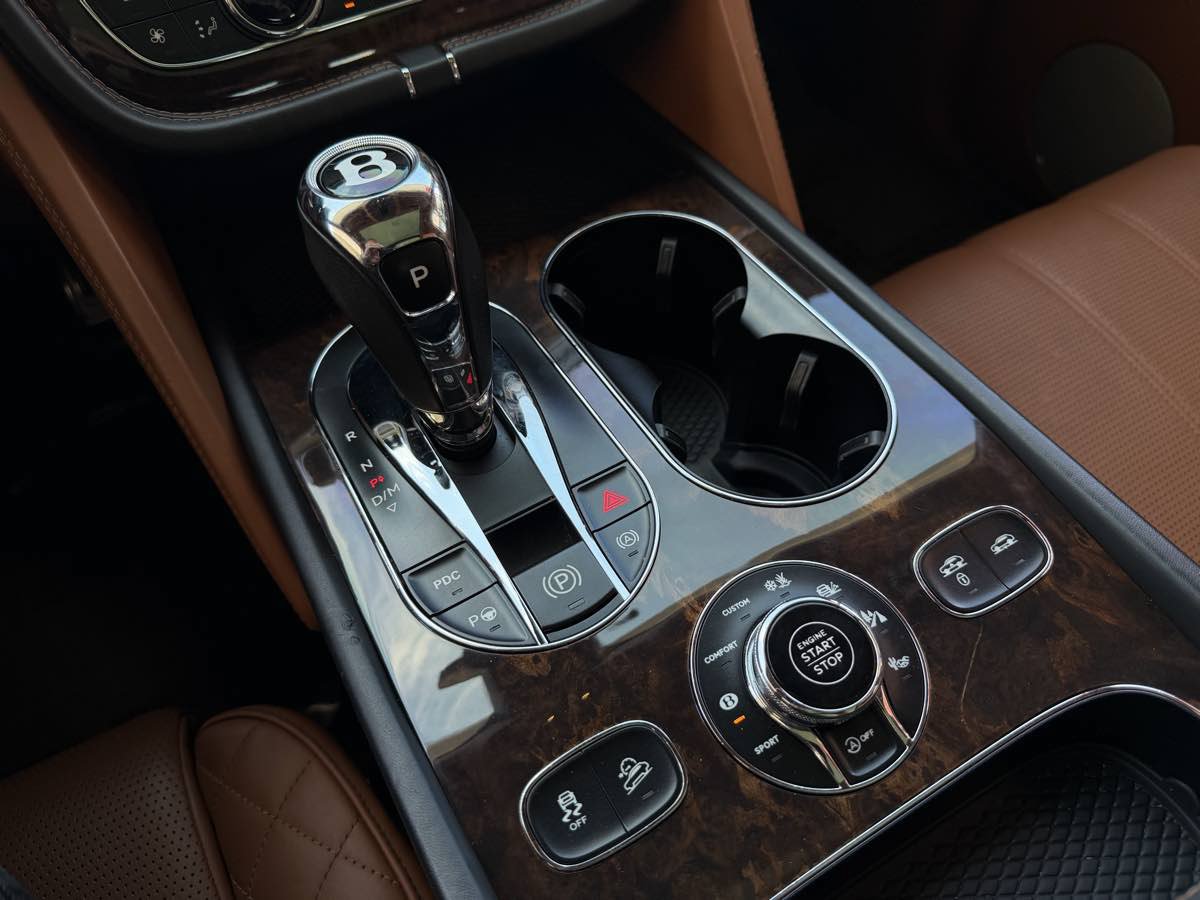 Used 2017 Bentley Bentayga AWD/4WD image 16