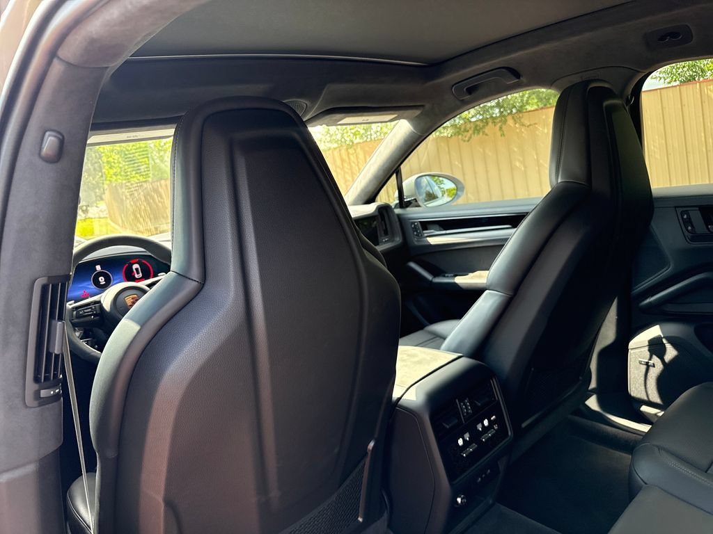 Used 2026 Porsche Cayenne GTS AWD/4WD image 25