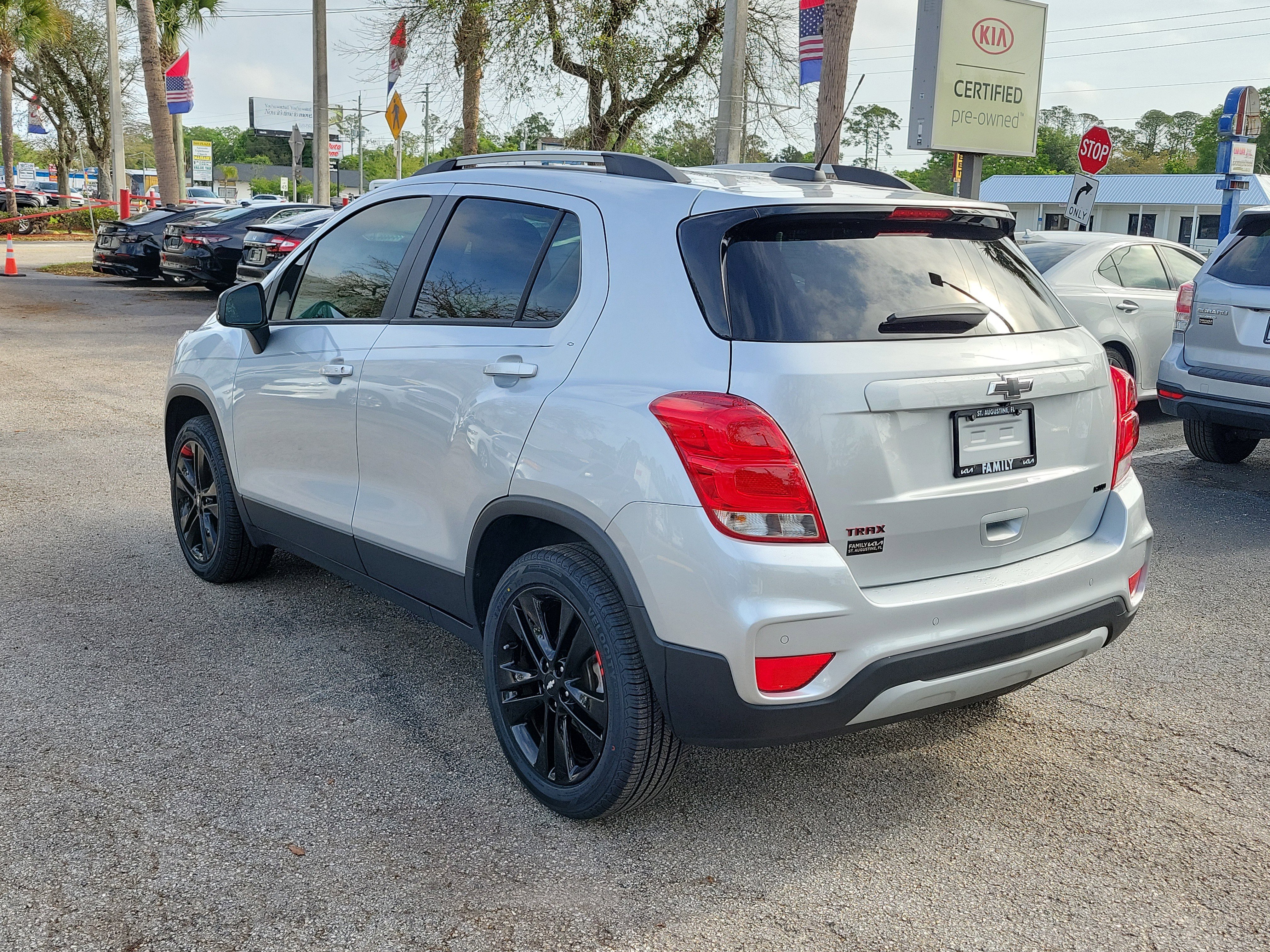 Used 2022 Chevrolet Trax LT w/ Redline Edition image 4