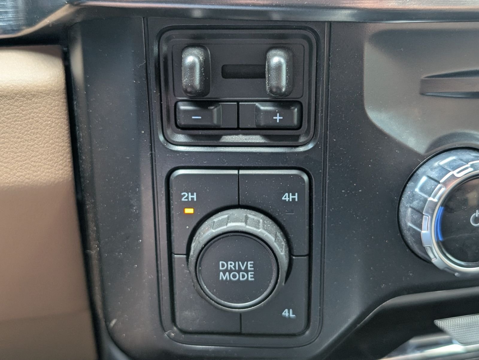 Used 2025 Ford F350 Lariat w/ Lariat Ultimate Package AWD/4WD image 24