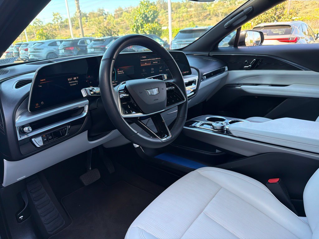 Used 2024 Cadillac Lyriq Sport RWD image 6