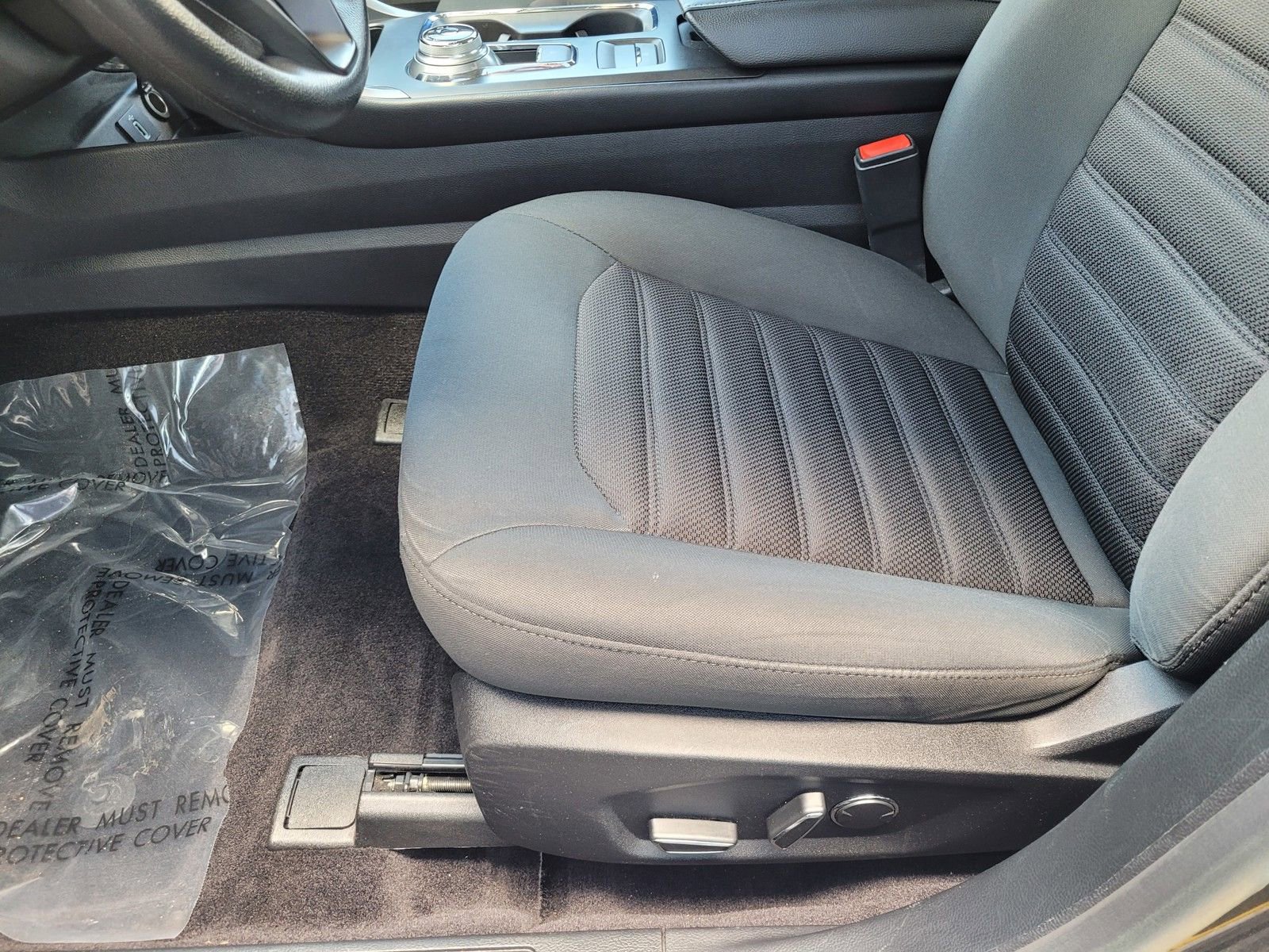 Used 2017 Ford Fusion SE w/ Fusion SE Technology Package image 23