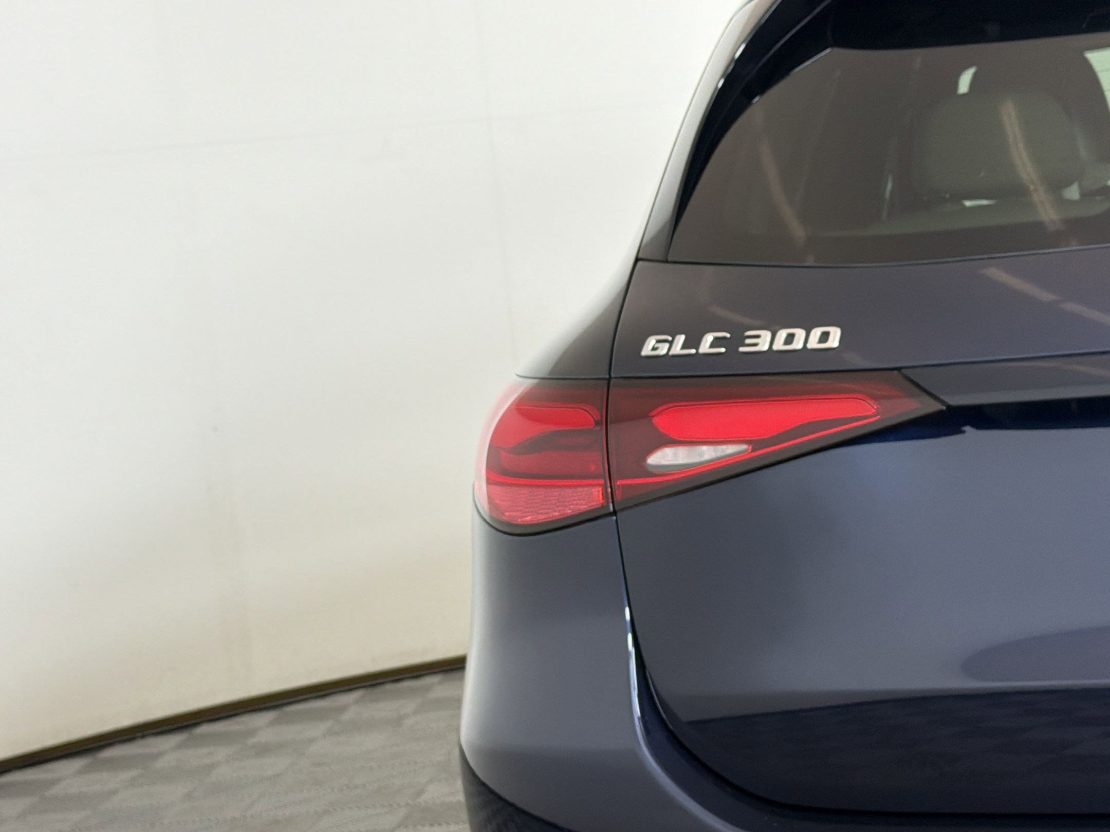 Used 2024 Mercedes-Benz GLC 300 image 13