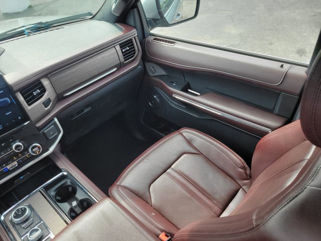 Used 2024 Ford Expedition Limited image 13