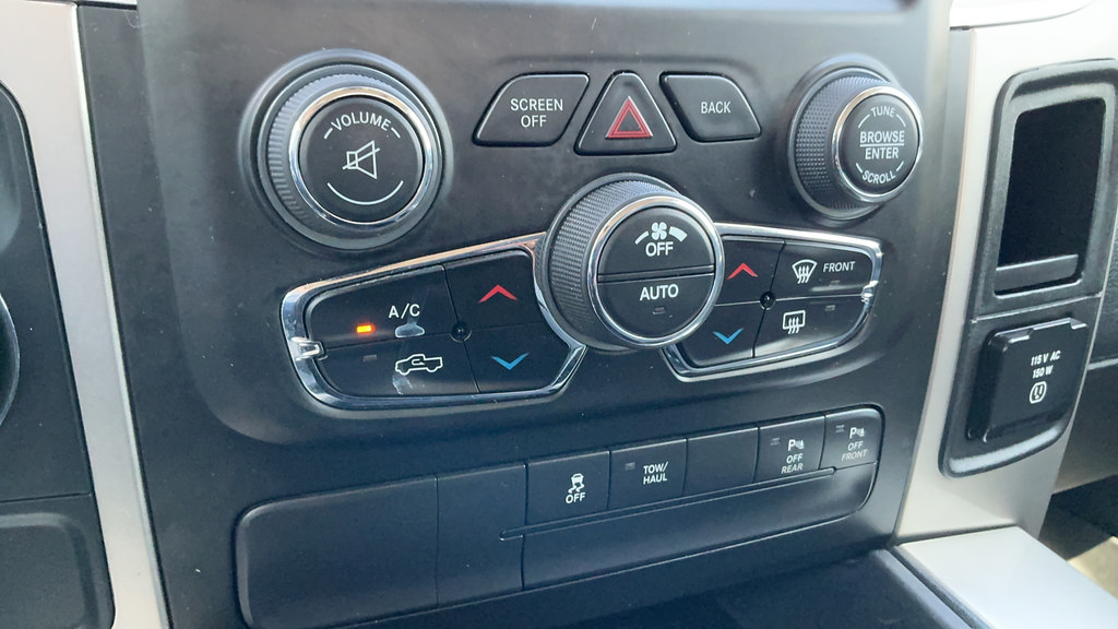 Used 2017 RAM 1500 Lone Star RWD image 16