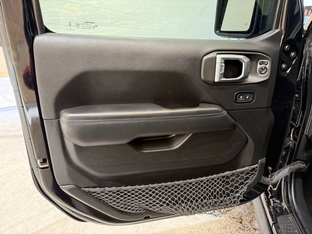 Used 2022 Jeep Wrangler Unlimited Rubicon 4xe w/ Cold Weather Group AWD/4WD image 27