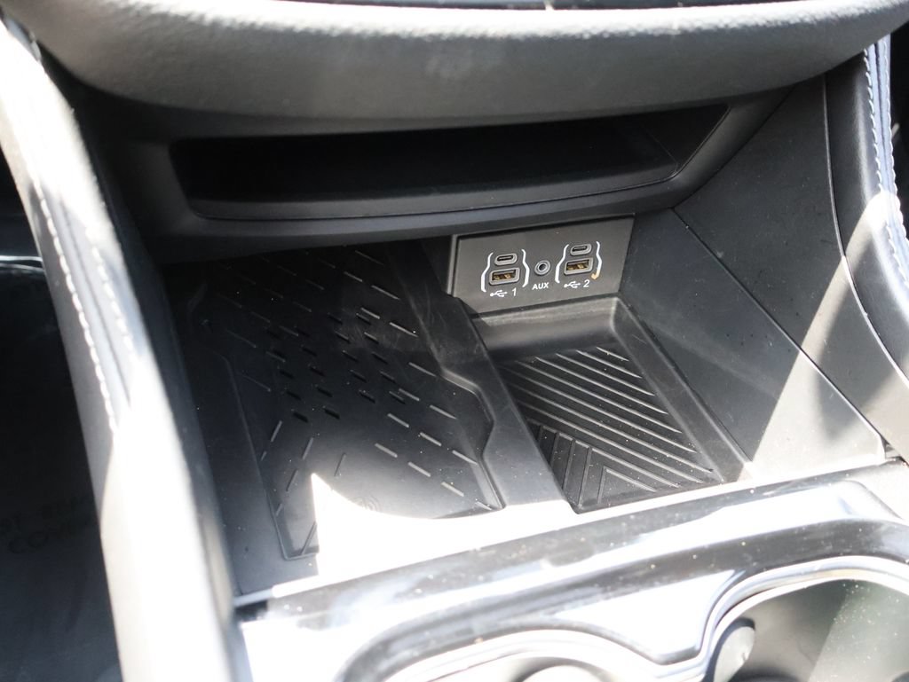Used 2025 Chrysler Pacifica Limited FWD image 39