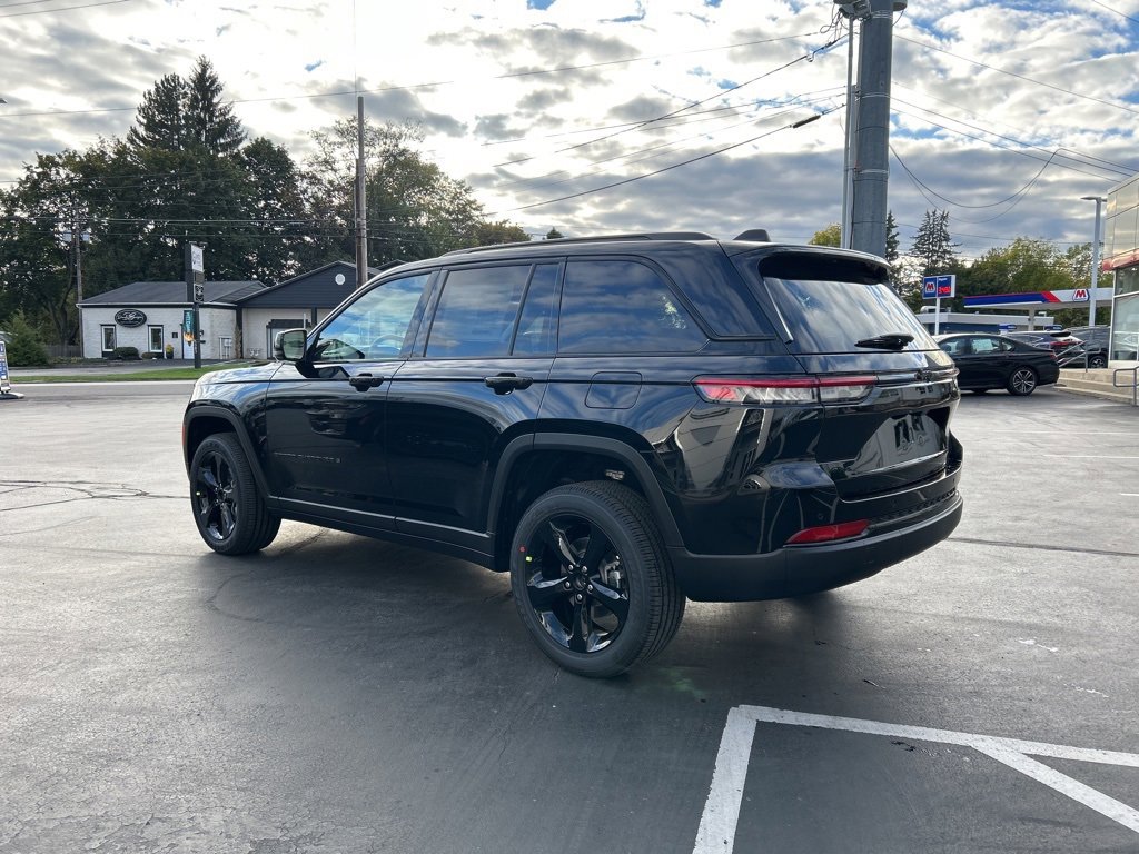 New 2025 Jeep Grand Cherokee image 5