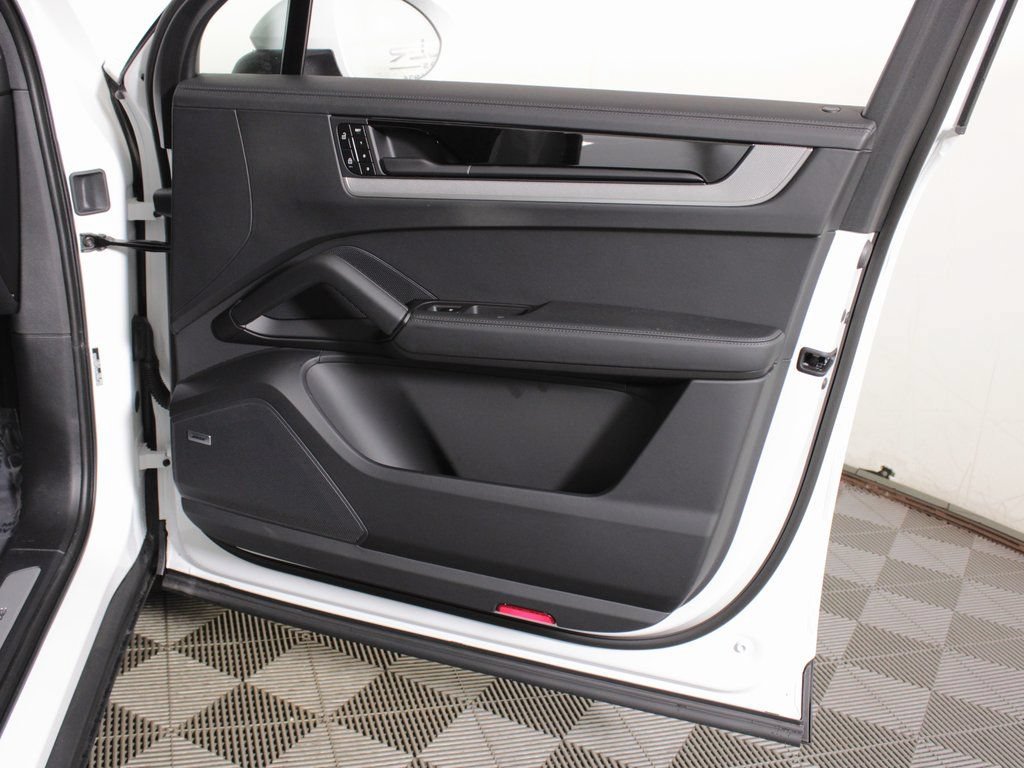 Certified 2026 Porsche Cayenne AWD/4WD image 37