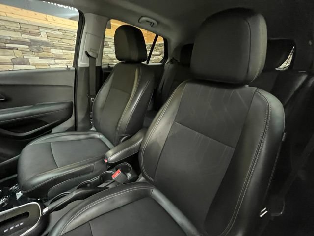 Used 2020 Chevrolet Trax LT w/ LT Convenience Package AWD/4WD image 13