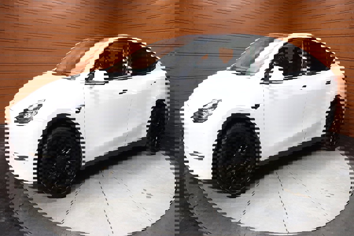 Used 2023 Tesla Model Y Long Range image 8