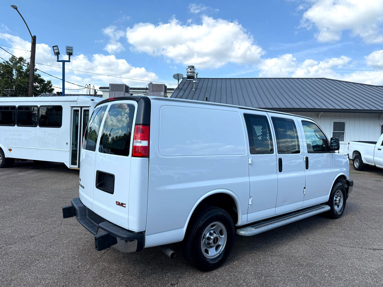 Used 2023 GMC Savana 2500 w/ Driver Convenience Package image 5