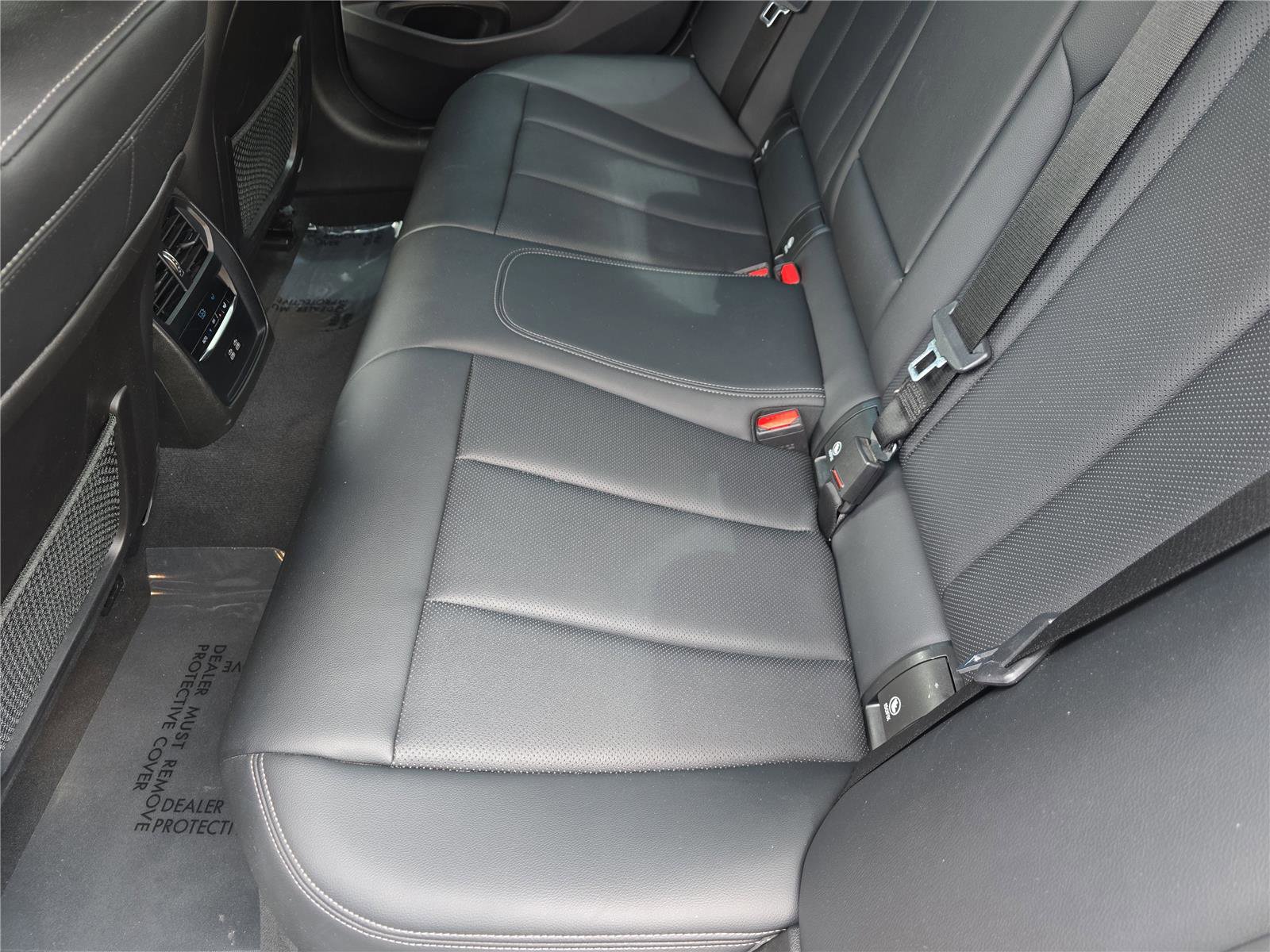 Certified 2023 BMW 330i 330i w/ M Sport Package image 11