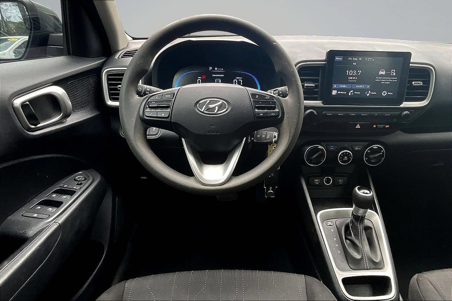 Used 2026 Hyundai Venue SE FWD image 8