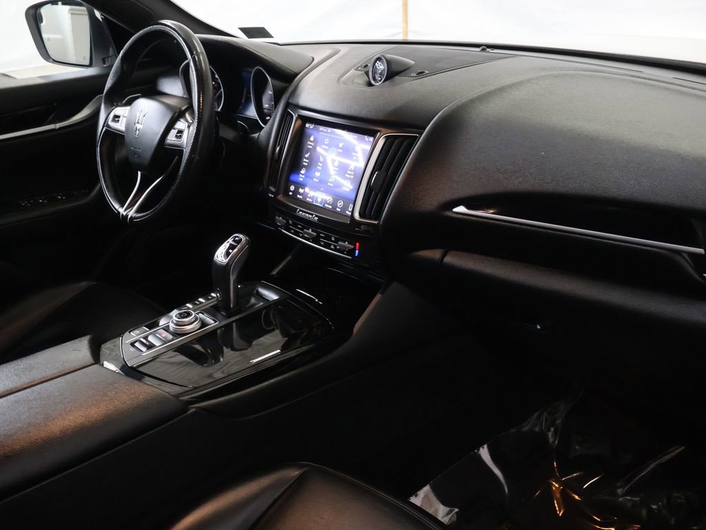 Used 2020 Maserati Levante image 11