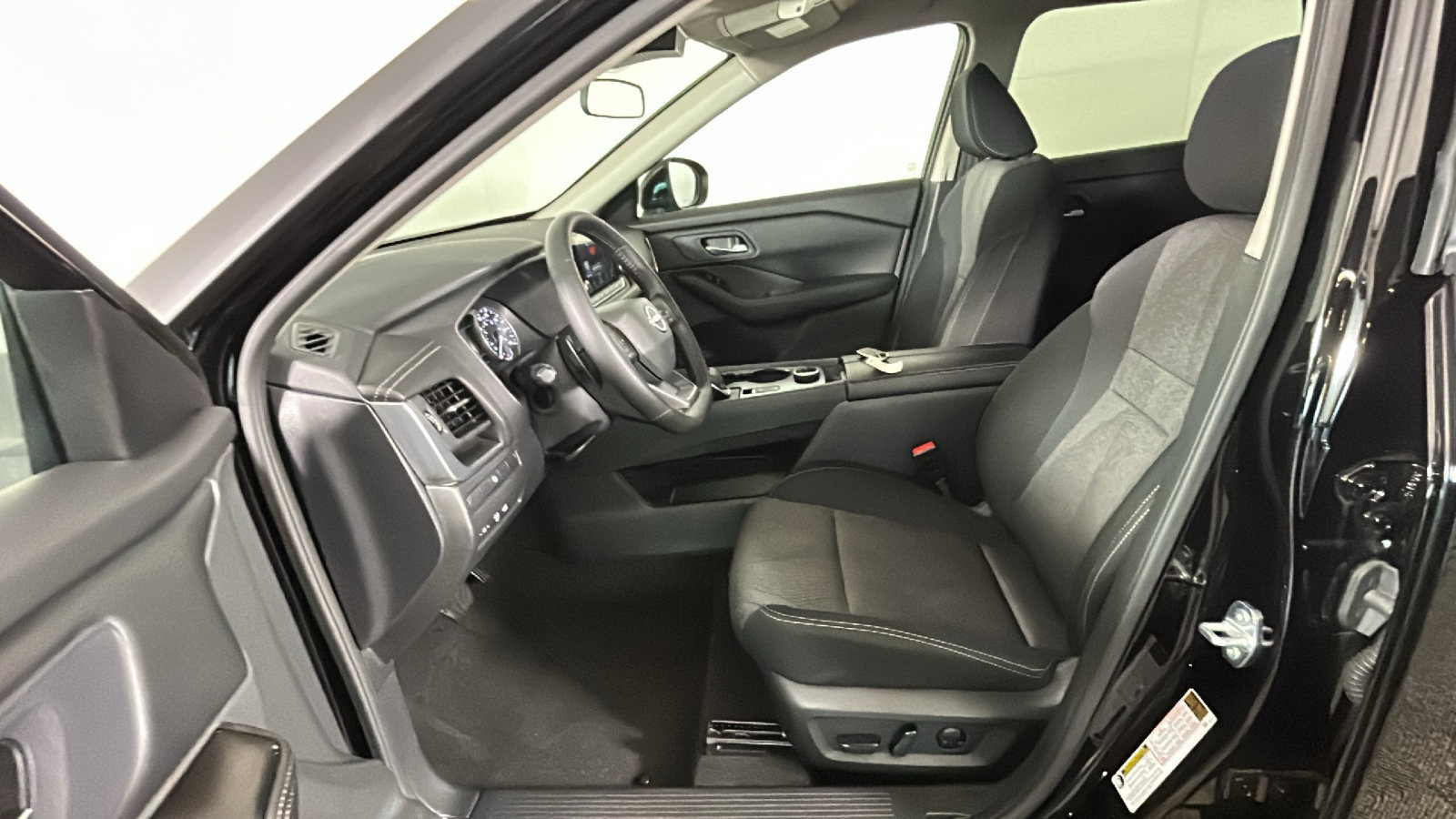 Certified 2026 Nissan Rogue SV AWD/4WD image 15