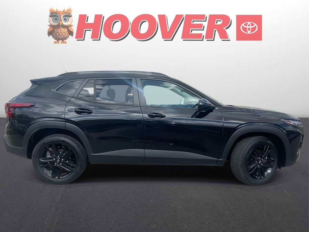Used 2025 Chevrolet Trax ACTIV w/ Driver Confidence Package image 2