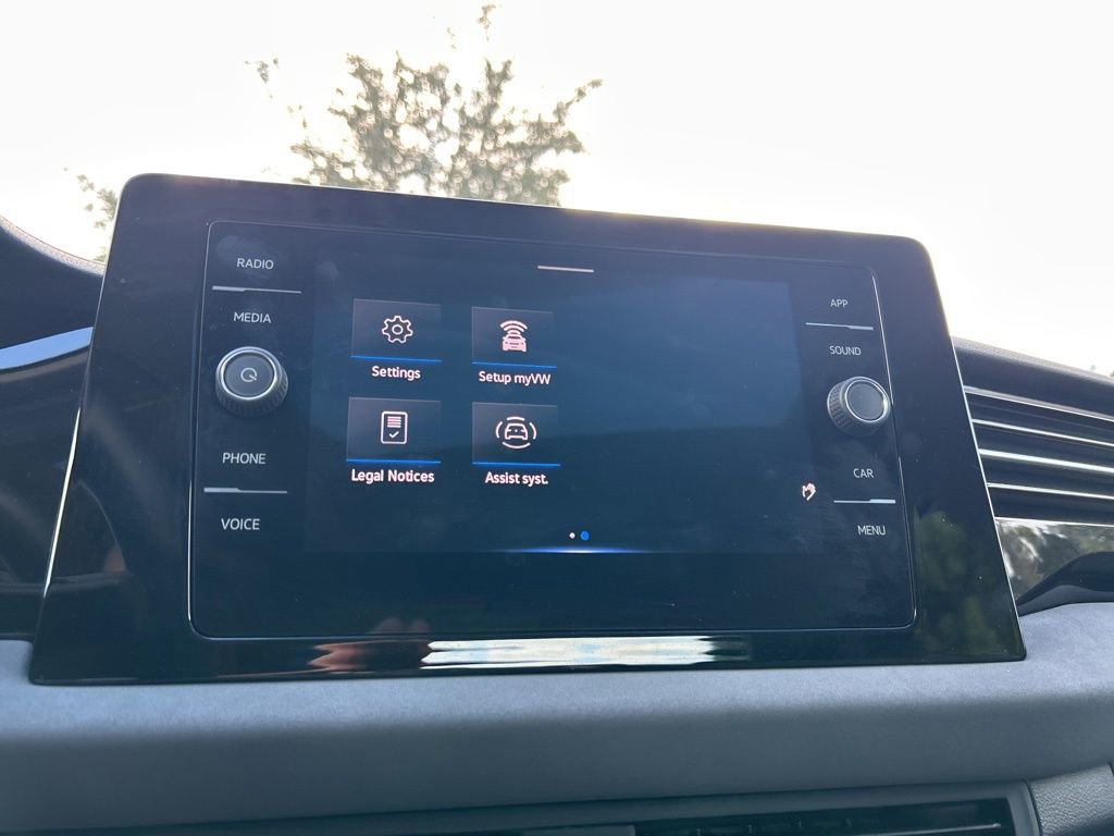 Used 2025 Volkswagen Jetta SE w/ Sunroof Package image 34