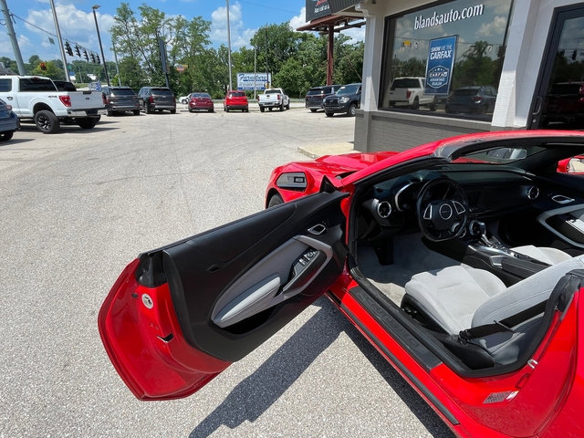 Used 2020 Chevrolet Camaro LT image 8