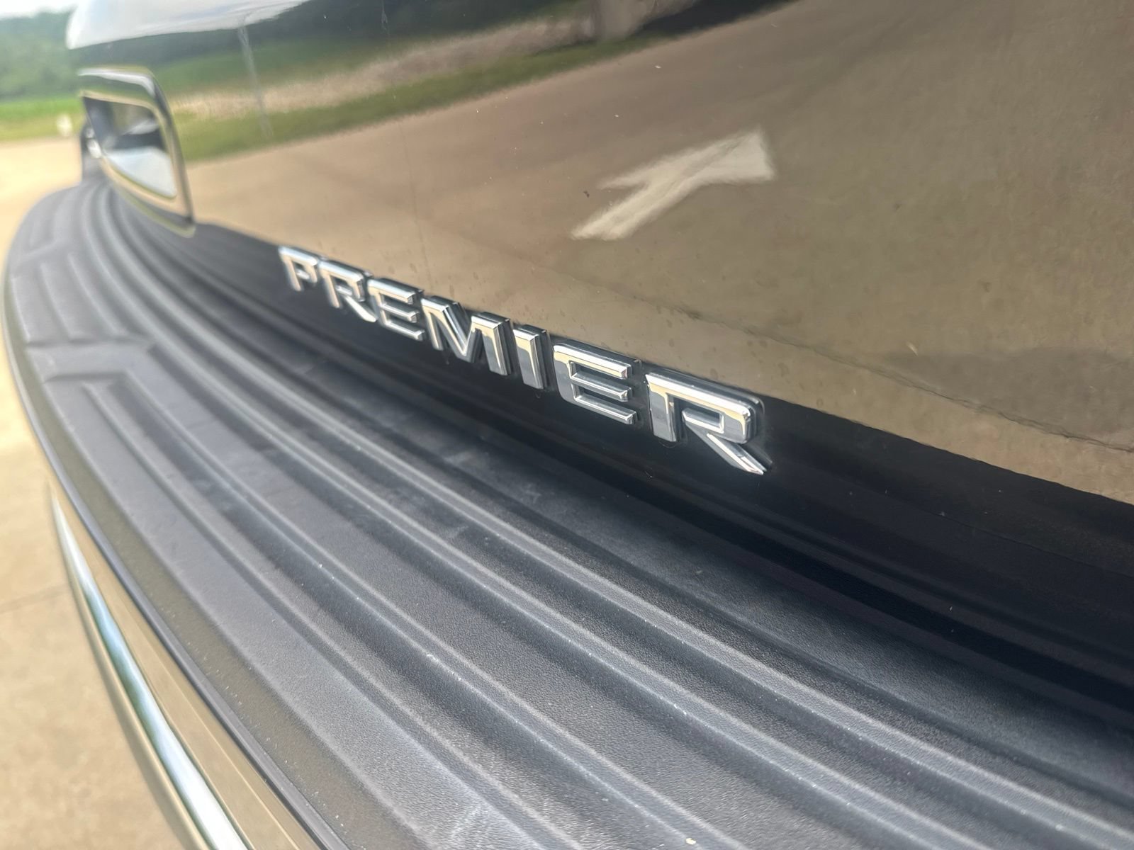 Used 2023 Chevrolet Tahoe Premier AWD/4WD image 9