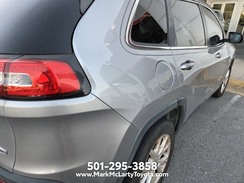 Used 2018 Jeep Cherokee Latitude Plus w/ Comfort/Convenience Group FWD image 9