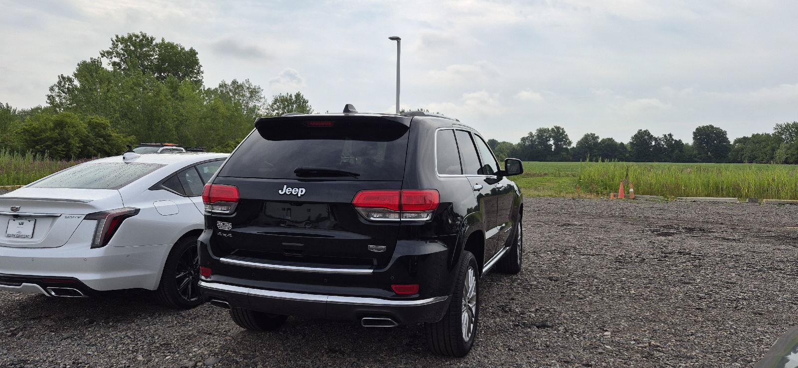 Used 2018 Jeep Grand Cherokee Summit AWD/4WD image 3
