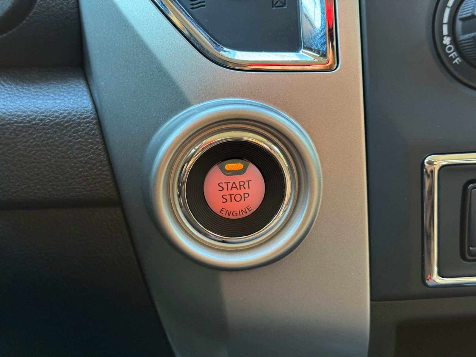 Used 2021 Nissan Titan SV RWD image 20