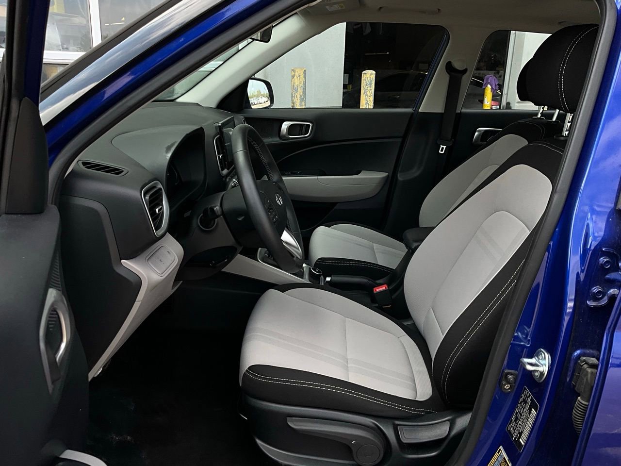 Used 2025 Hyundai Venue SEL image 10