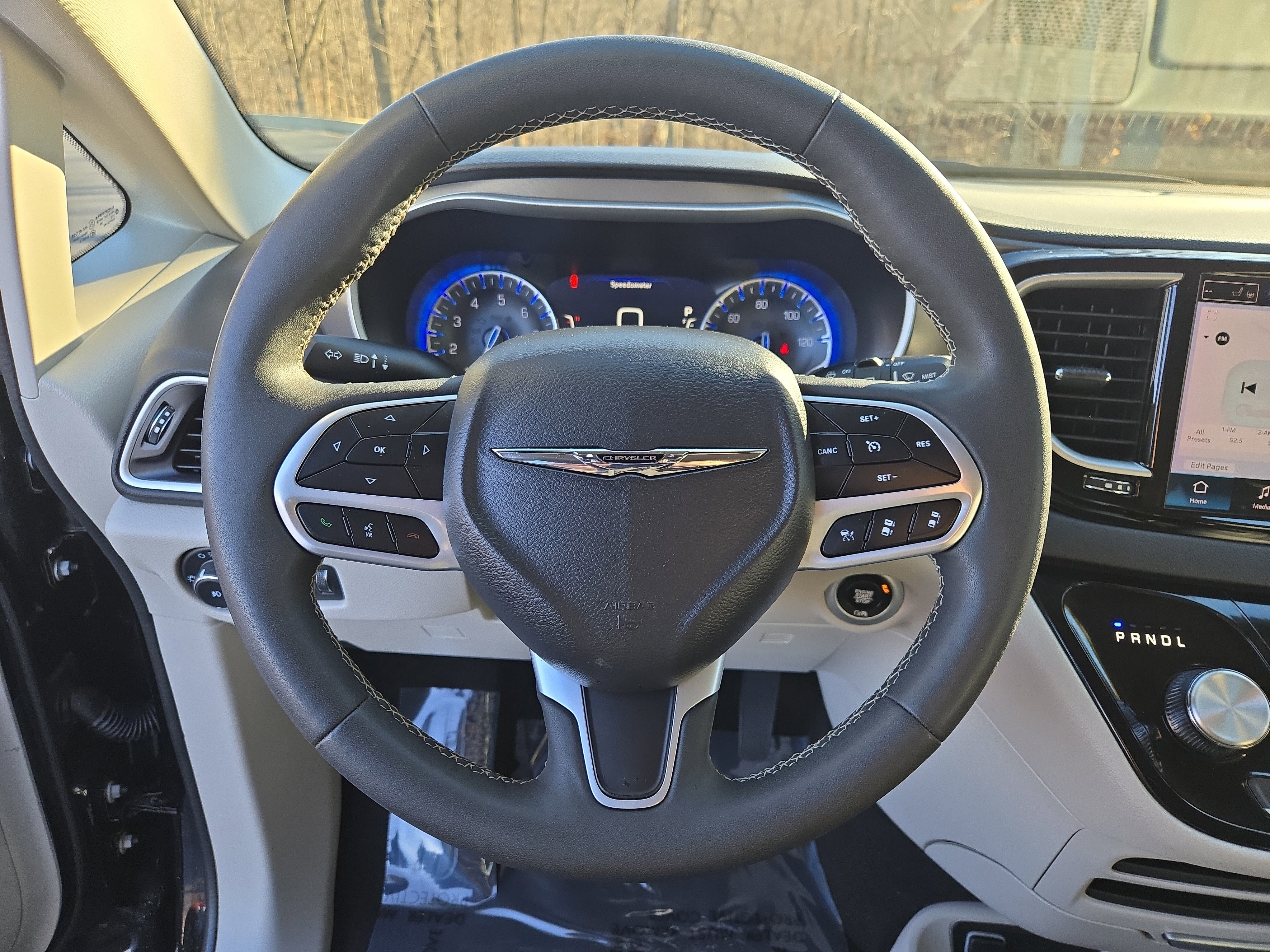 Used 2024 Chrysler Pacifica Touring-L image 17