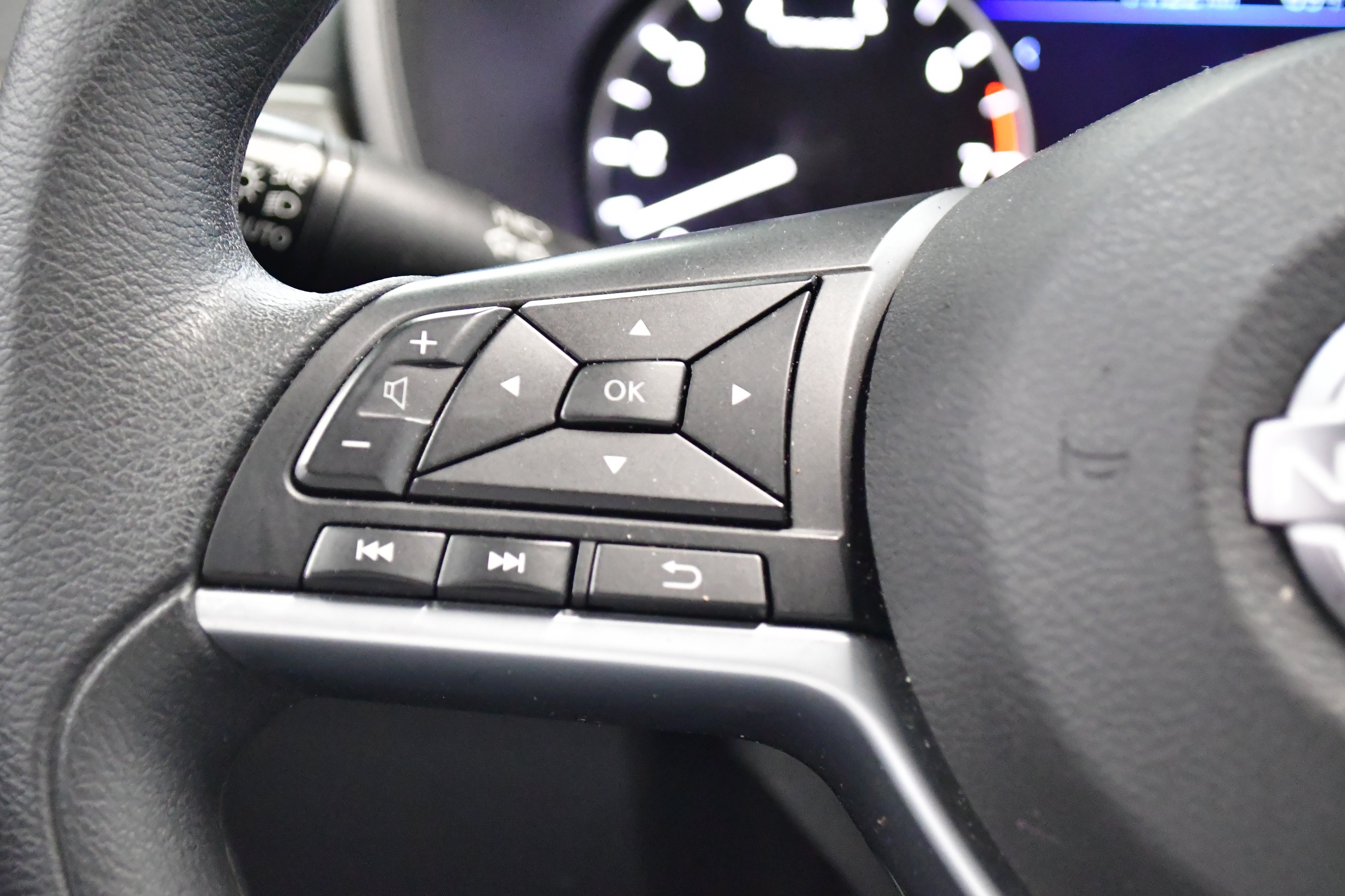 Used 2025 Nissan Altima 2.5 SV FWD image 21