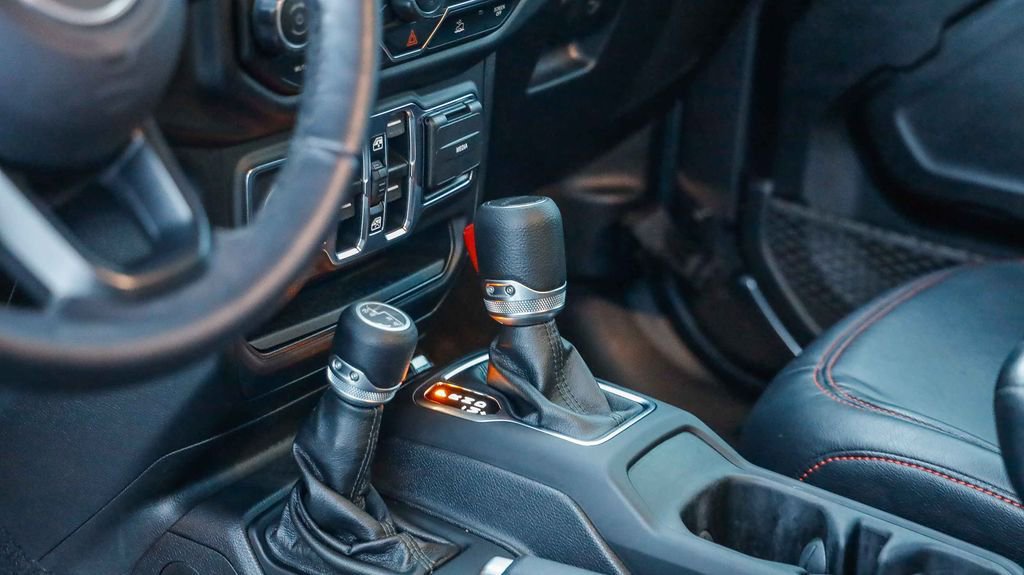 Certified 2021 Jeep Gladiator Willys image 21