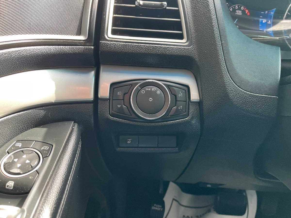 Used 2016 Ford Explorer XLT w/ Equipment Group 202A FWD image 22